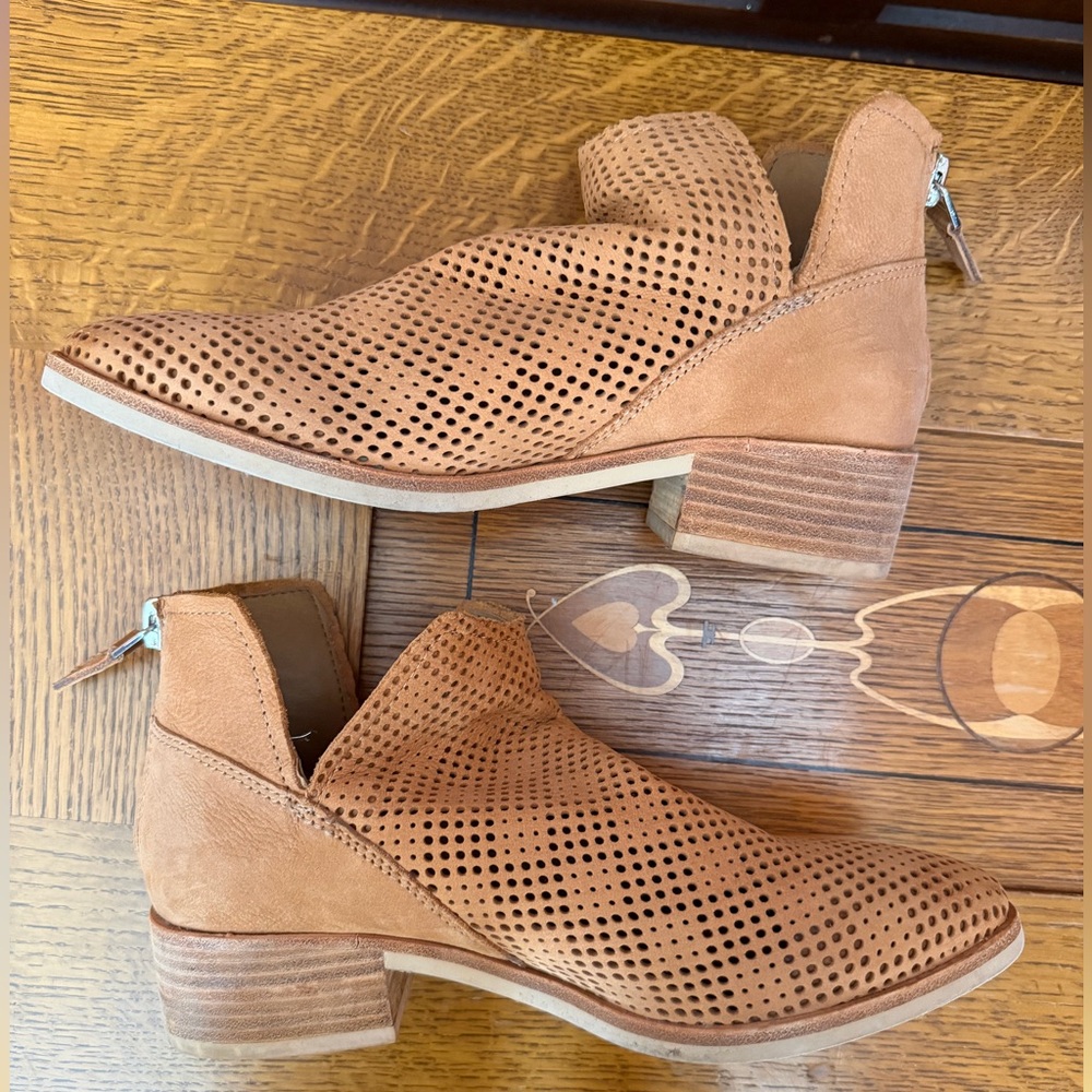 Dolce Vita perforated beige suede bootie 8 1/2